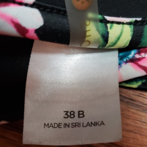 Shade & Shore floral padded bikini top - 38B EUC - Picture 7 of 9